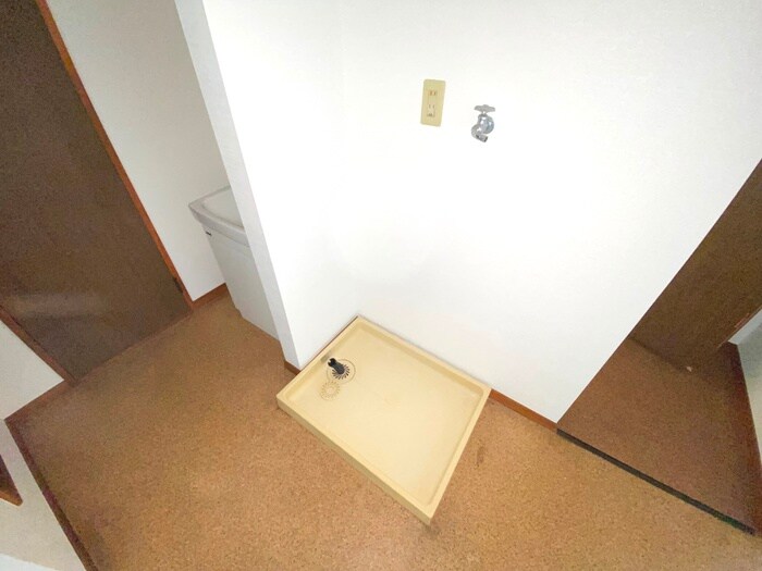 物件内観写真9　(洗濯機置場)
