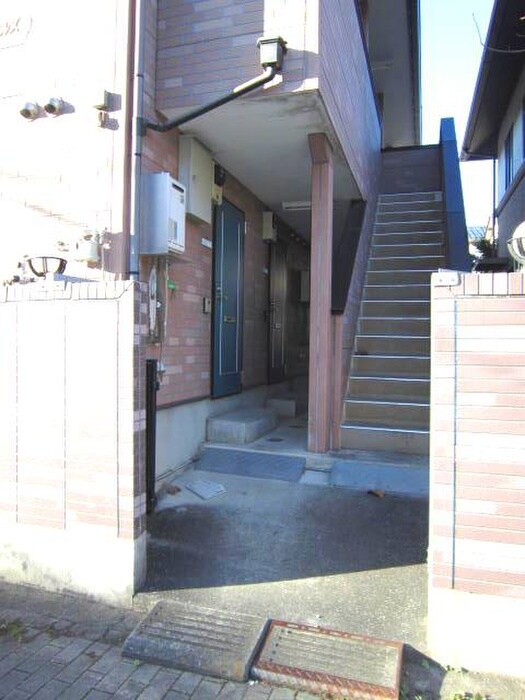物件外観写真4　(エントランス部分)
