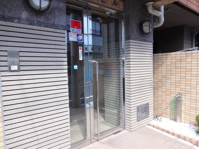物件外観写真3　(エントランス部分)
