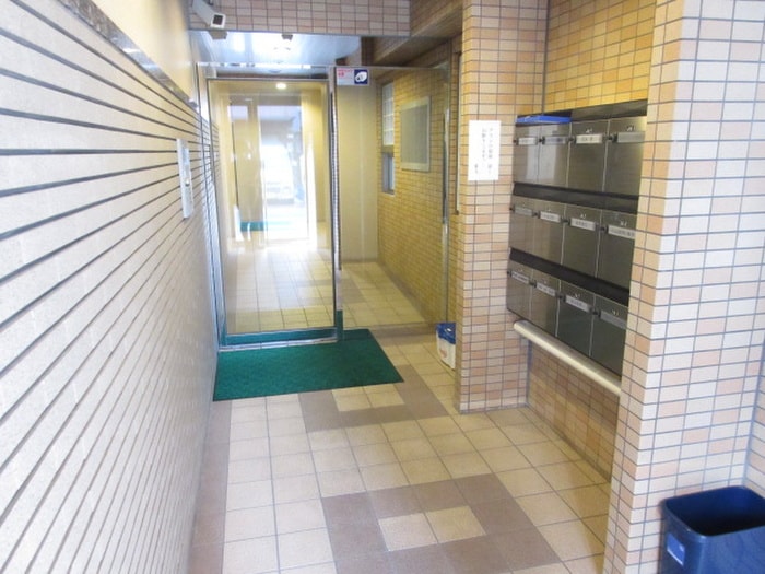 物件外観写真4　(エントランス部分)