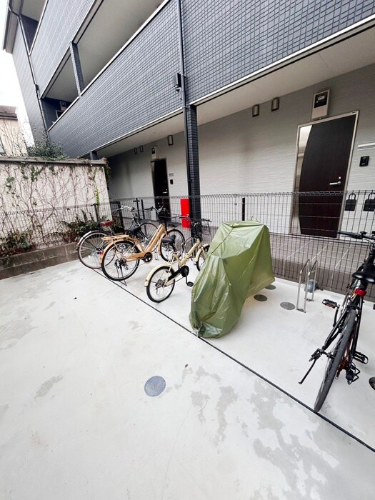 物件外観写真5　(駐輪場)