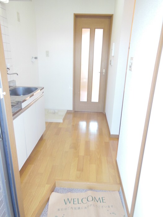 物件内観写真4　(玄関)