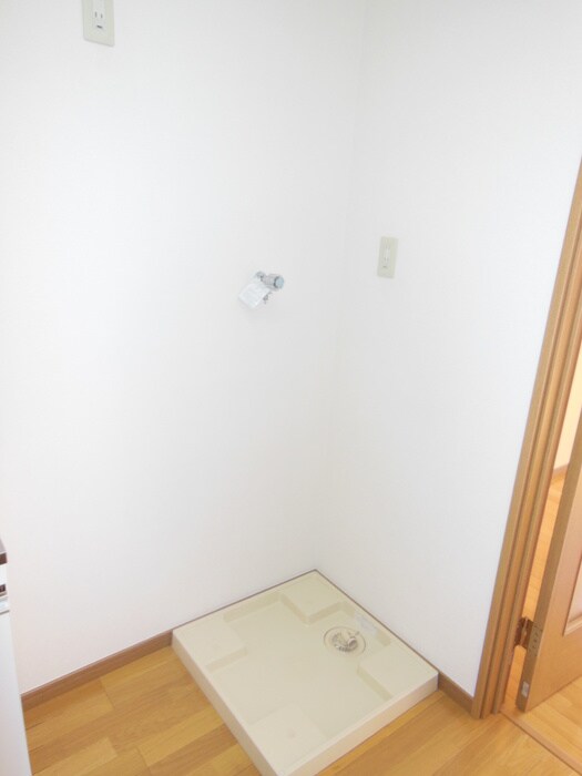 物件内観写真7　(洗濯機置場)