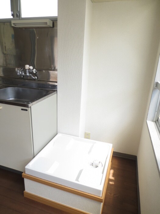 物件内観写真15　(洗濯機置場)