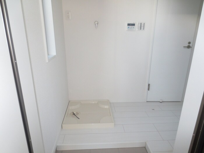 物件内観写真9　(玄関)