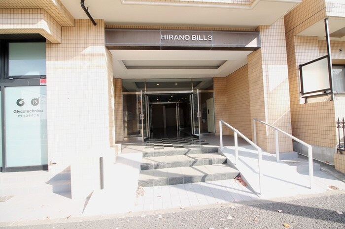 物件外観写真2　(エントランス部分)