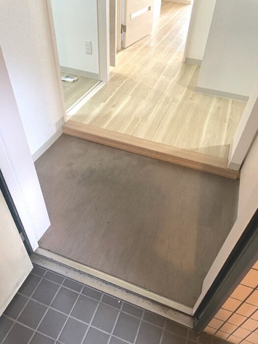 物件内観写真8　(玄関)