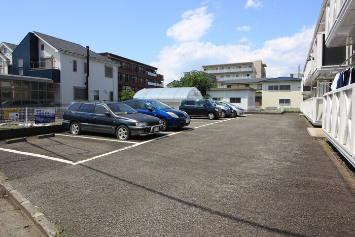 物件外観写真3　(駐車場)