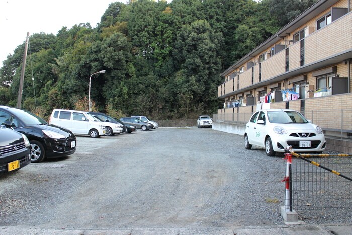 物件外観写真2　(駐車場)