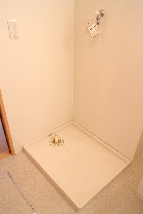 物件内観写真14　(洗濯機置場)