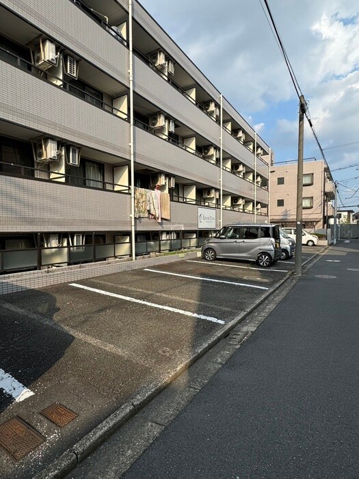 物件外観写真4　(駐車場)