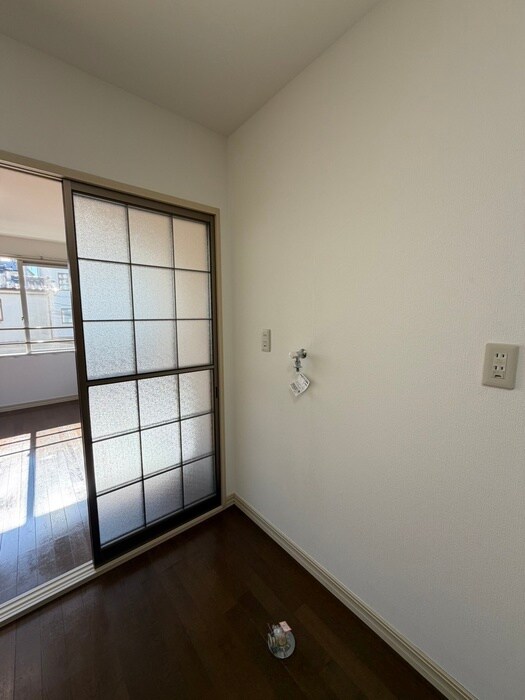 物件内観写真16　(洗濯機置場)