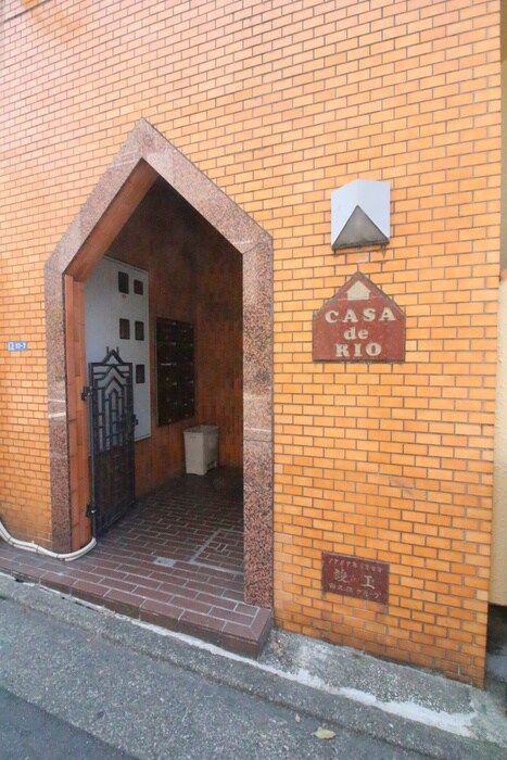 物件外観写真3　(エントランス部分)