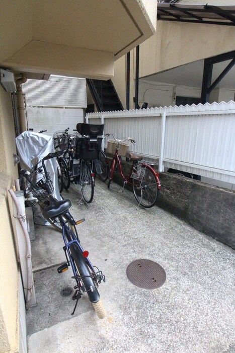 物件外観写真5　(駐輪場)