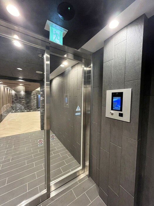 物件外観写真6　(エントランス部分)