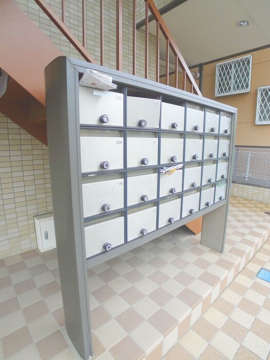 物件外観写真5　(エントランス部分)