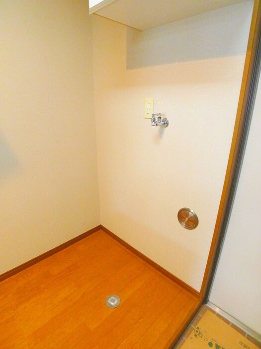 物件内観写真18　(洗濯機置場)