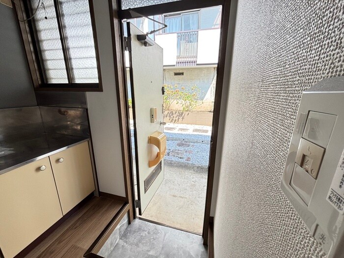 物件内観写真11　(玄関)