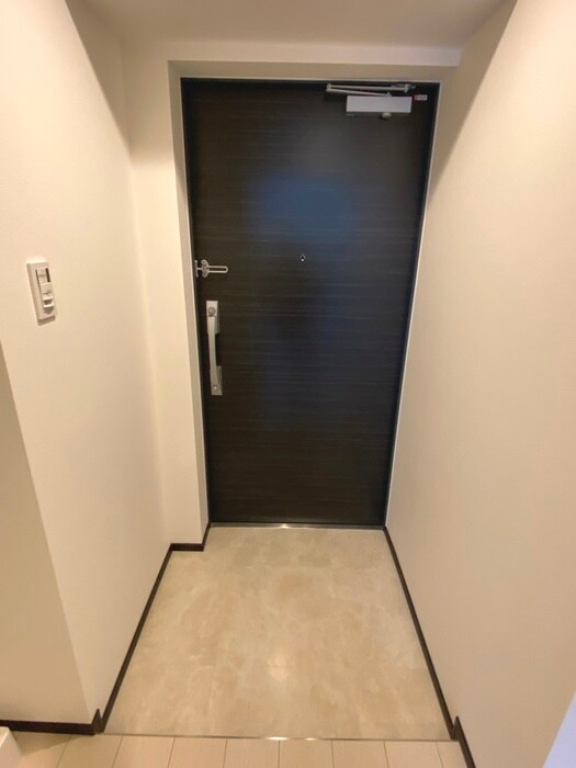 物件内観写真16　(玄関)