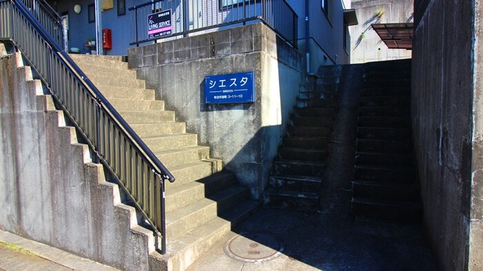 物件外観写真4　(エントランス部分)