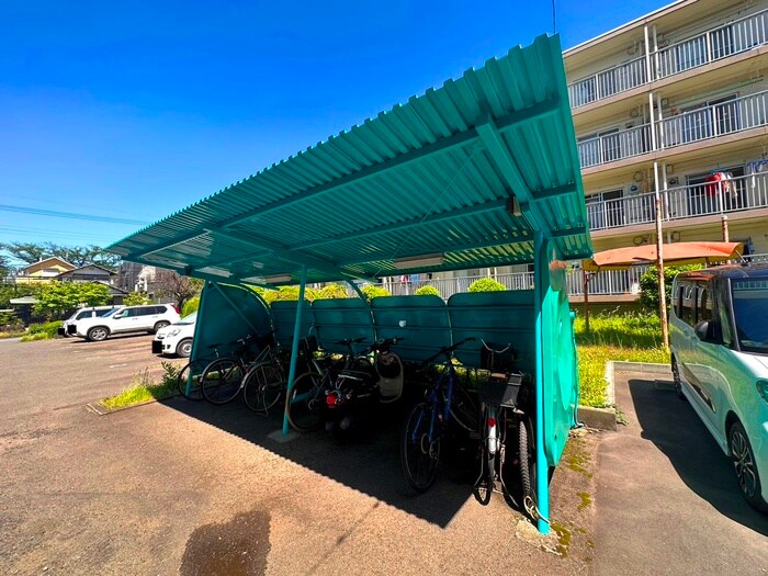 物件外観写真2　(駐輪場)