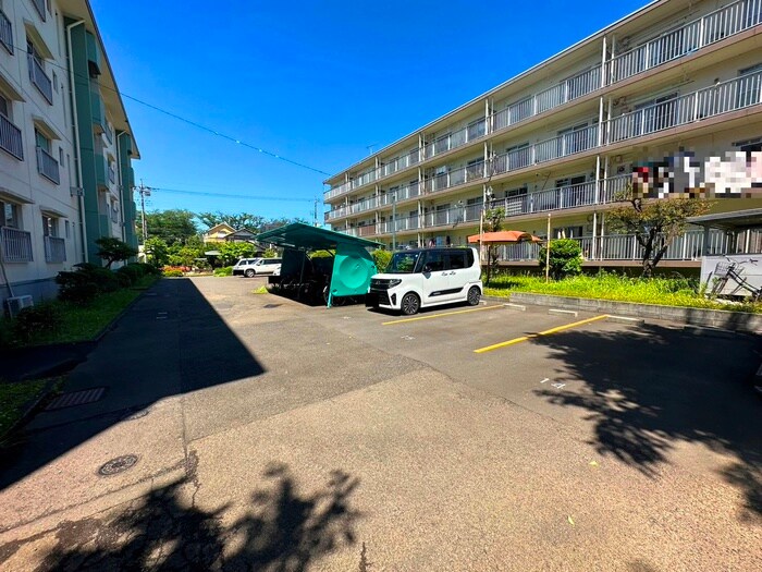 物件外観写真4　(駐車場)