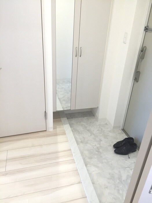 物件内観写真9　(玄関)