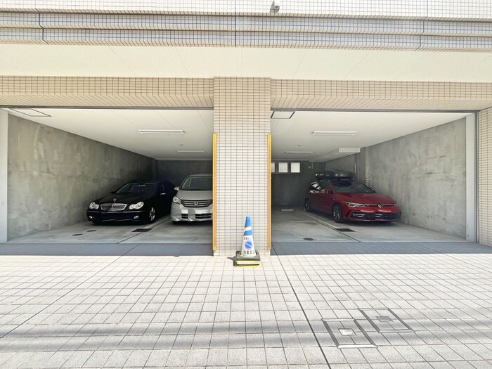 物件外観写真4　(駐車場)