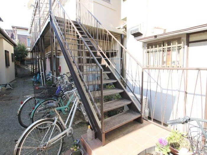 物件外観写真2　(エントランス部分)