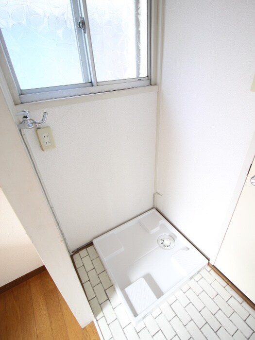 物件内観写真13　(洗濯機置場)