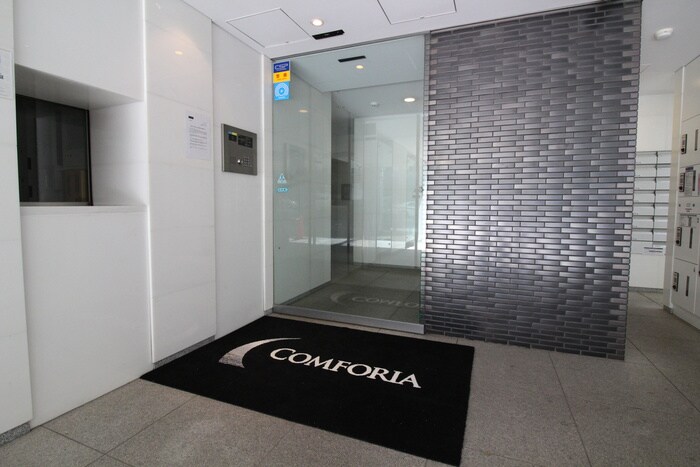 物件外観写真2　(エントランス部分)