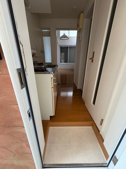 物件内観写真1　(玄関)