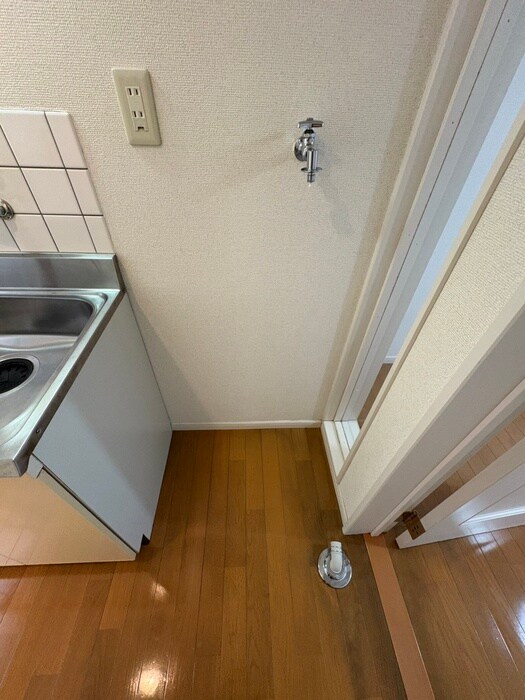 物件内観写真3　(洗濯機置場)