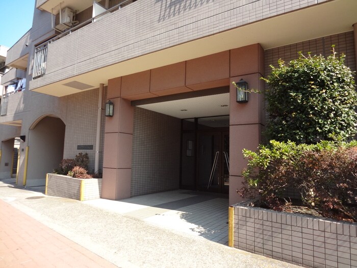 物件外観写真3　(エントランス部分)