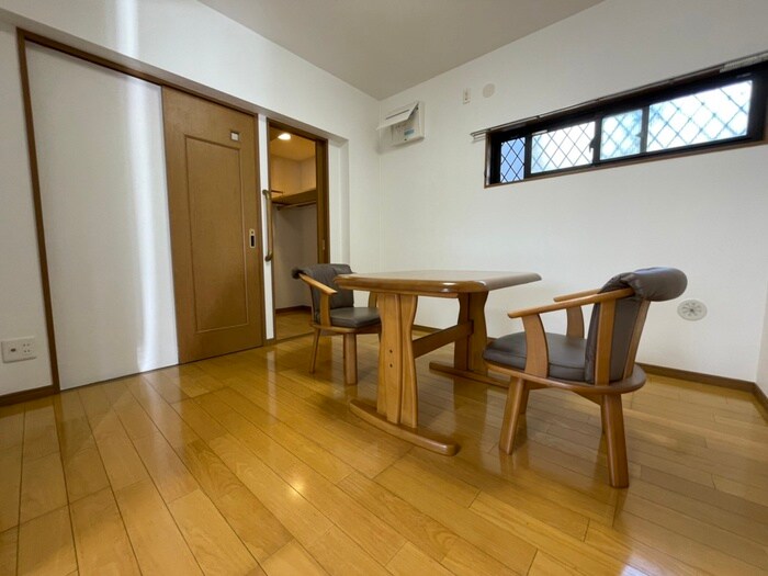 物件内観写真8　(居室)