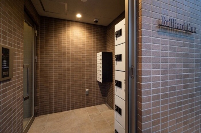 物件外観写真2　(エントランス部分)