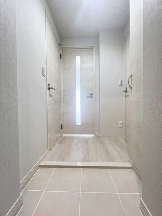 物件内観写真7　(玄関)