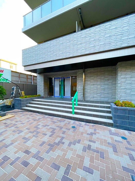 物件外観写真3　(エントランス部分)