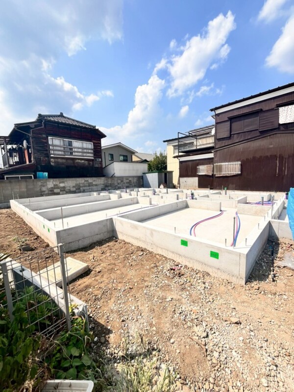 建築中