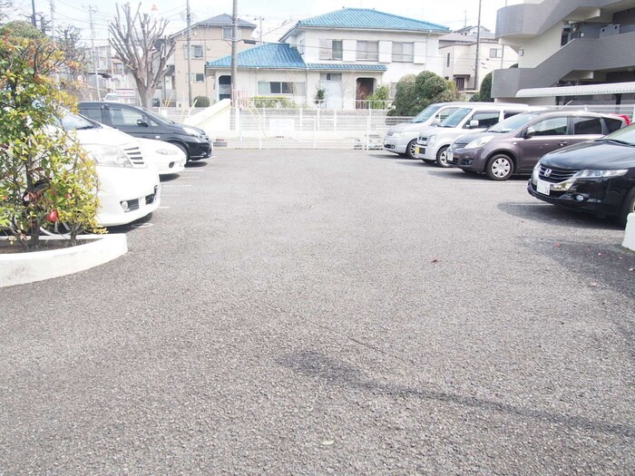 物件外観写真5　(駐車場)