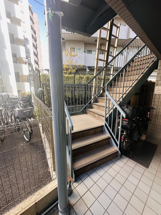 物件外観写真5　(エントランス部分)