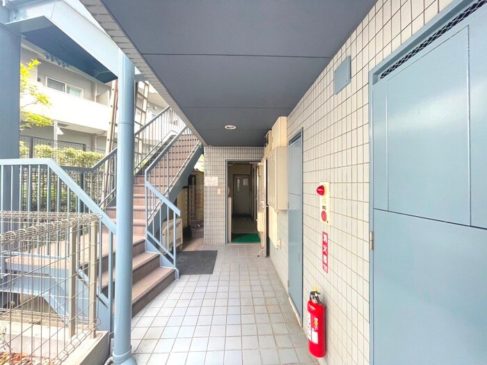 物件外観写真6　(エントランス部分)