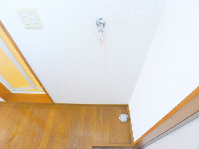 物件内観写真13　(洗濯機置場)