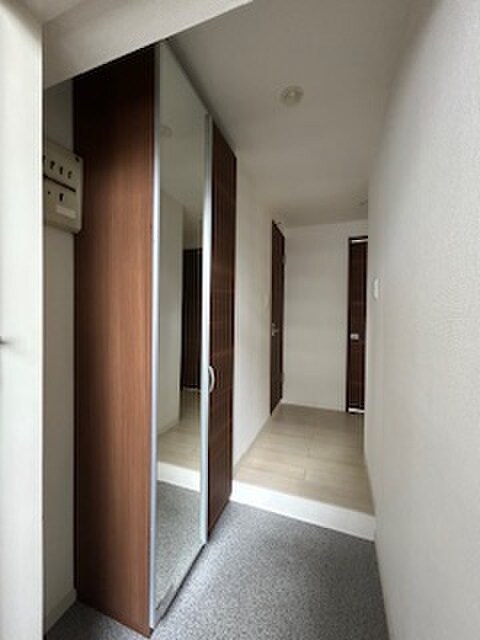 物件内観写真15　(玄関)