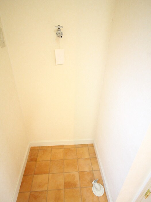 物件内観写真13　(洗濯機置場)