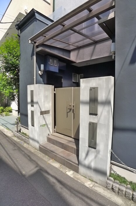 ロ－レル本郷のエントランス部分