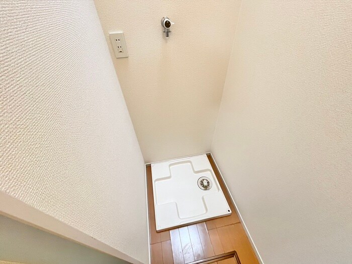 物件内観写真15　(洗濯機置場)
