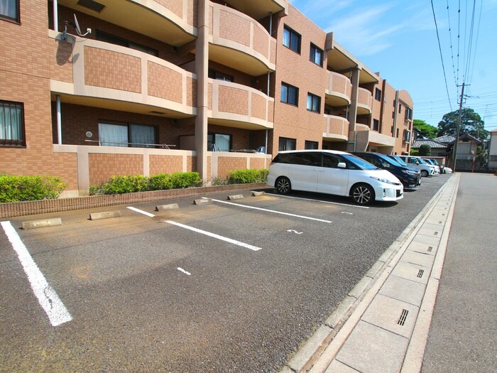 物件外観写真4　(駐車場)