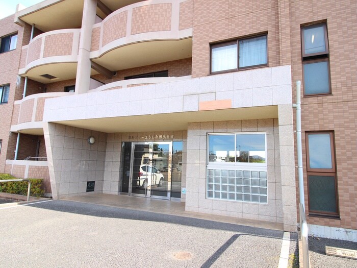 物件外観写真6　(エントランス部分)