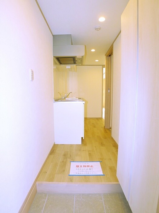 物件内観写真7　(玄関)